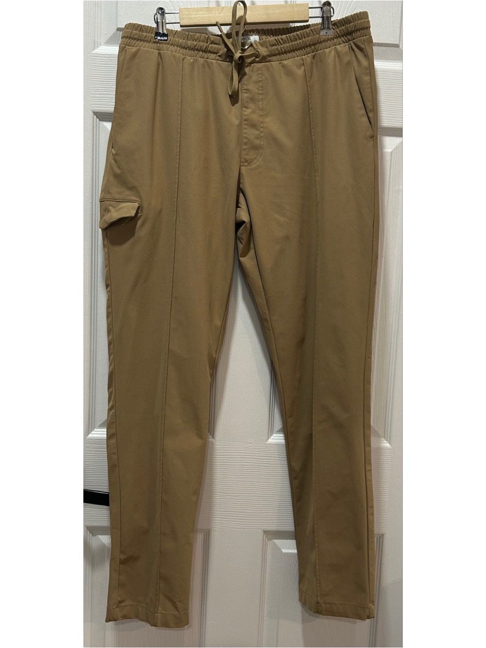 IKE BEHAR New York Pants Men’s Size Large Camel Khaki Stretch Knit Cargo Jogger